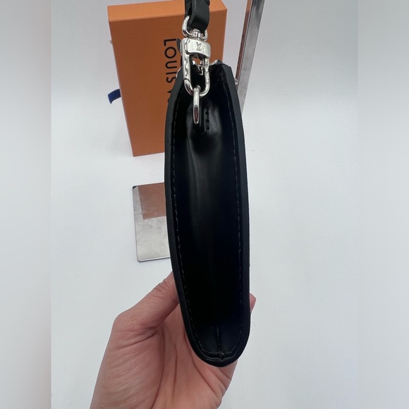 ♥️🌹LOUIS VUITTON POCHETTE EPI BLACK🌹♥️ - Picture 4 of 14